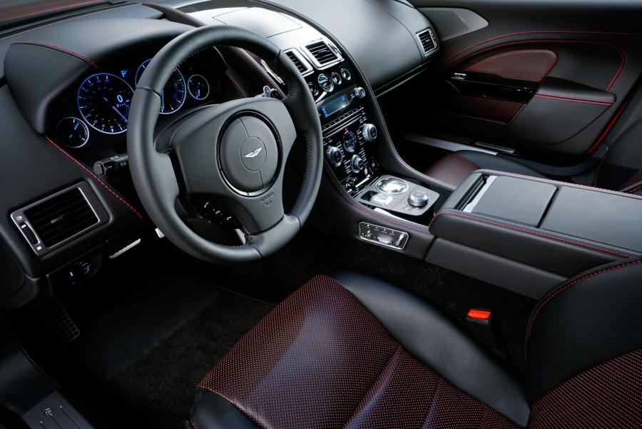 Интерьер Aston Martin Rapide S 2013 года  (фото 17 из 69)